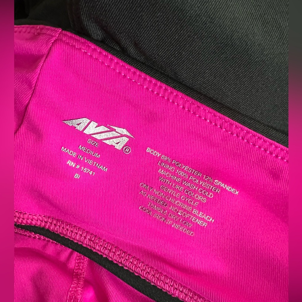 Avia capri athletic leggings. Size medium. Pink/black. Cropped length. - Picture 5 of 5